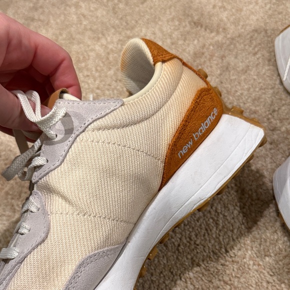 New Balance 327 - Picture 6 of 7